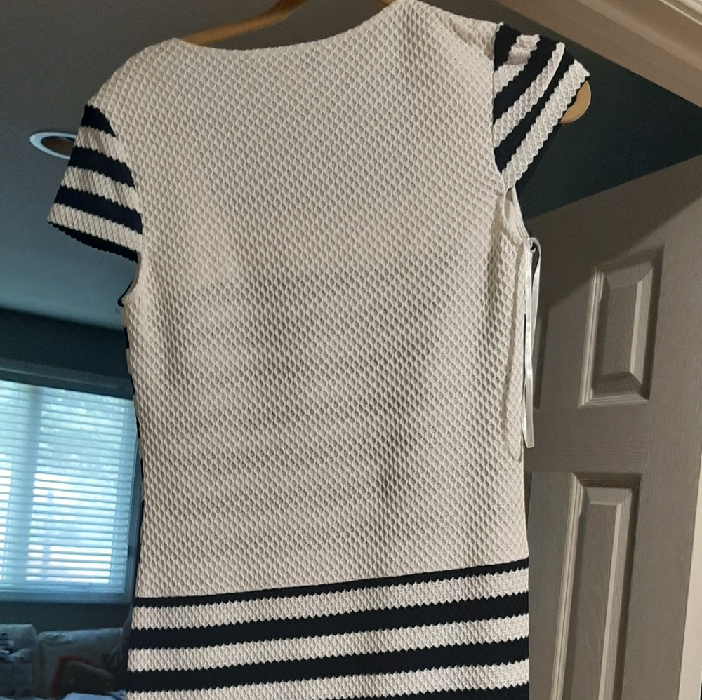 Dress - Picture 4 of 7
